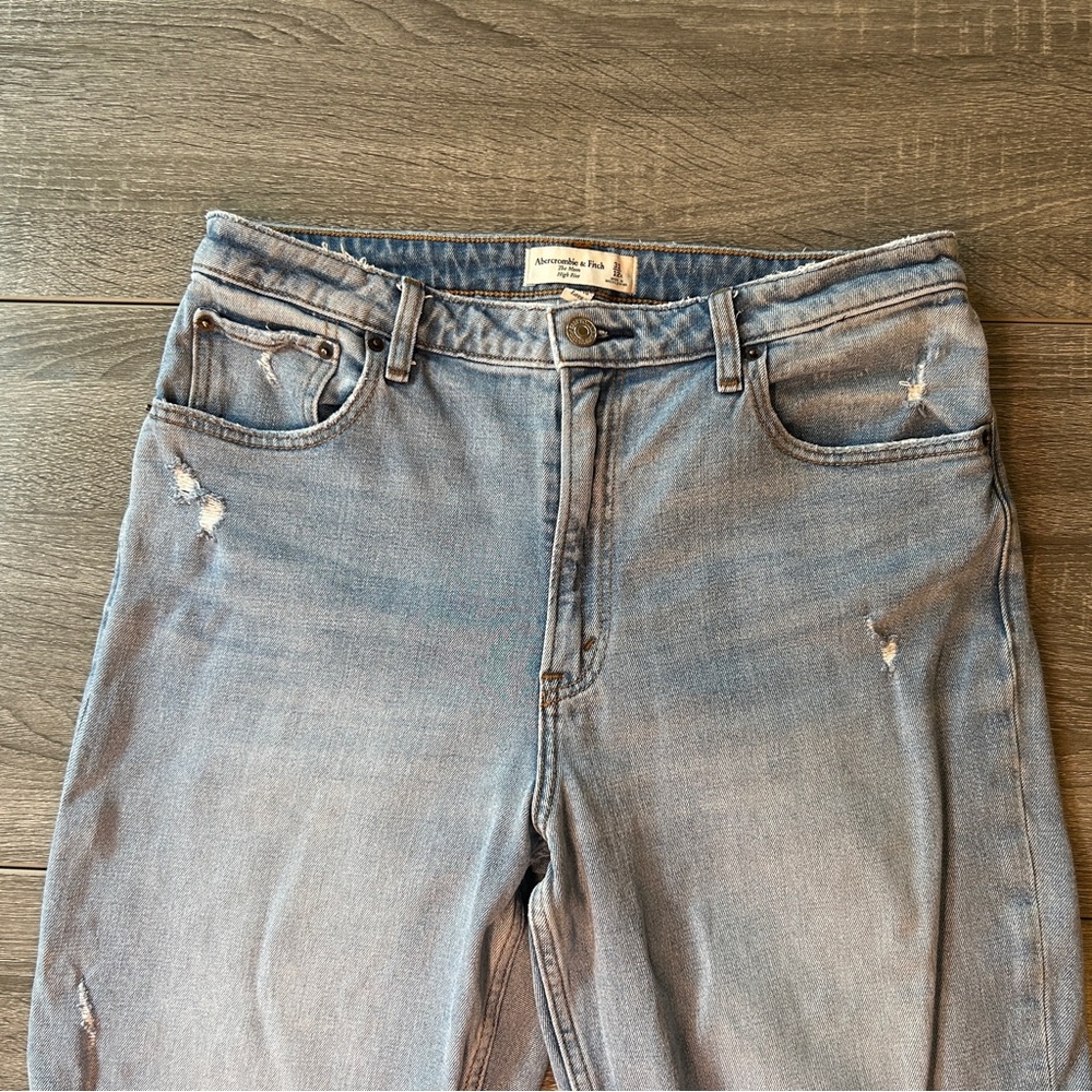 Abercrombie High-Rise Distressed Curve Love Jeans - Size 31